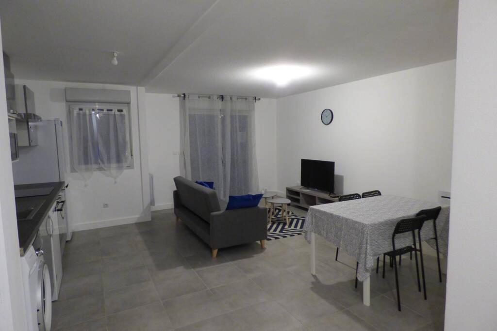 T3 Spacieux, Renové En 2020 -pkg-métro Appartement